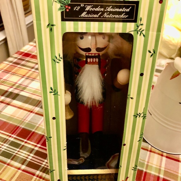 COPY - MUSICAL NUTCRACKER PAIR~12” Musical Windup...